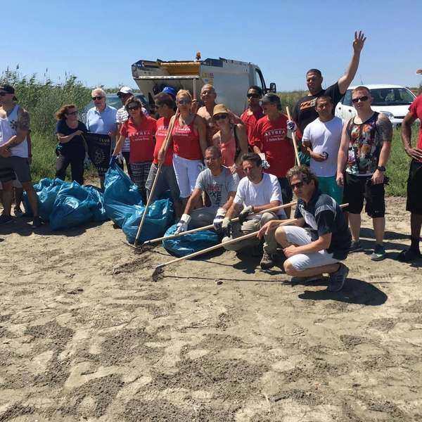 Siracusa. Ripulita la spiaggia di contrada Isola, in campo i militari di Sigonella, il Rotary Club Ortigia e associazioni