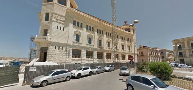Siracusa. Smontaggio della gru in Riva delle Poste: imposto il divieto di transito e di sosta nella zona