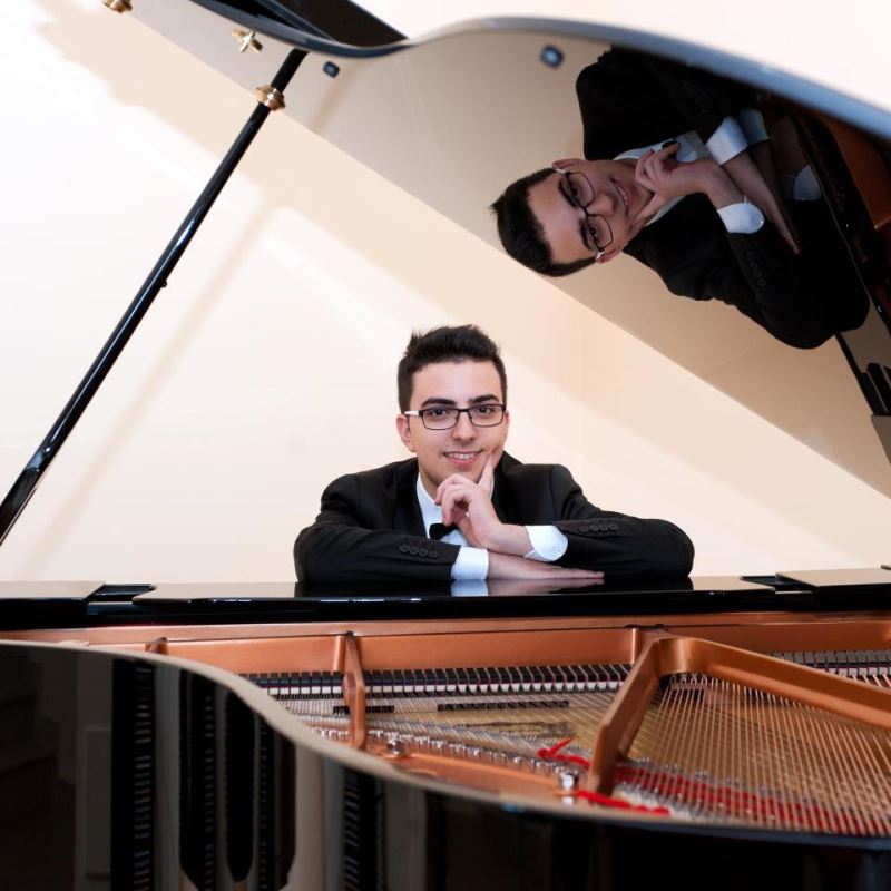 Noto. Il pianista Alberto Ferro, questa sera, protagonista a Notomusica 2016