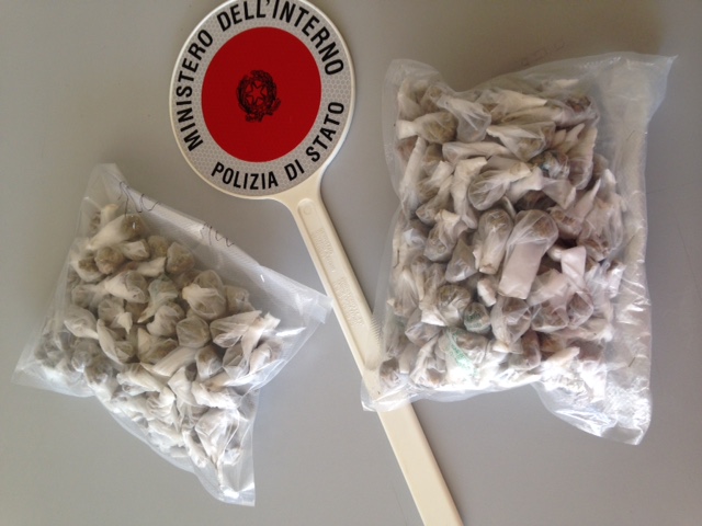 Siracusa. La Polizia sequestra 180 grammi di marijuana nascosta in un cespuglio pronta per lo spaccio