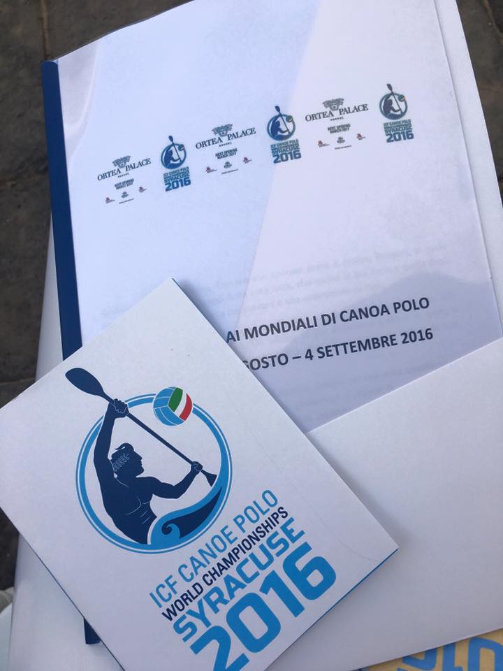 Prepariamoci ai mondiali: storia e regole della canoa polo