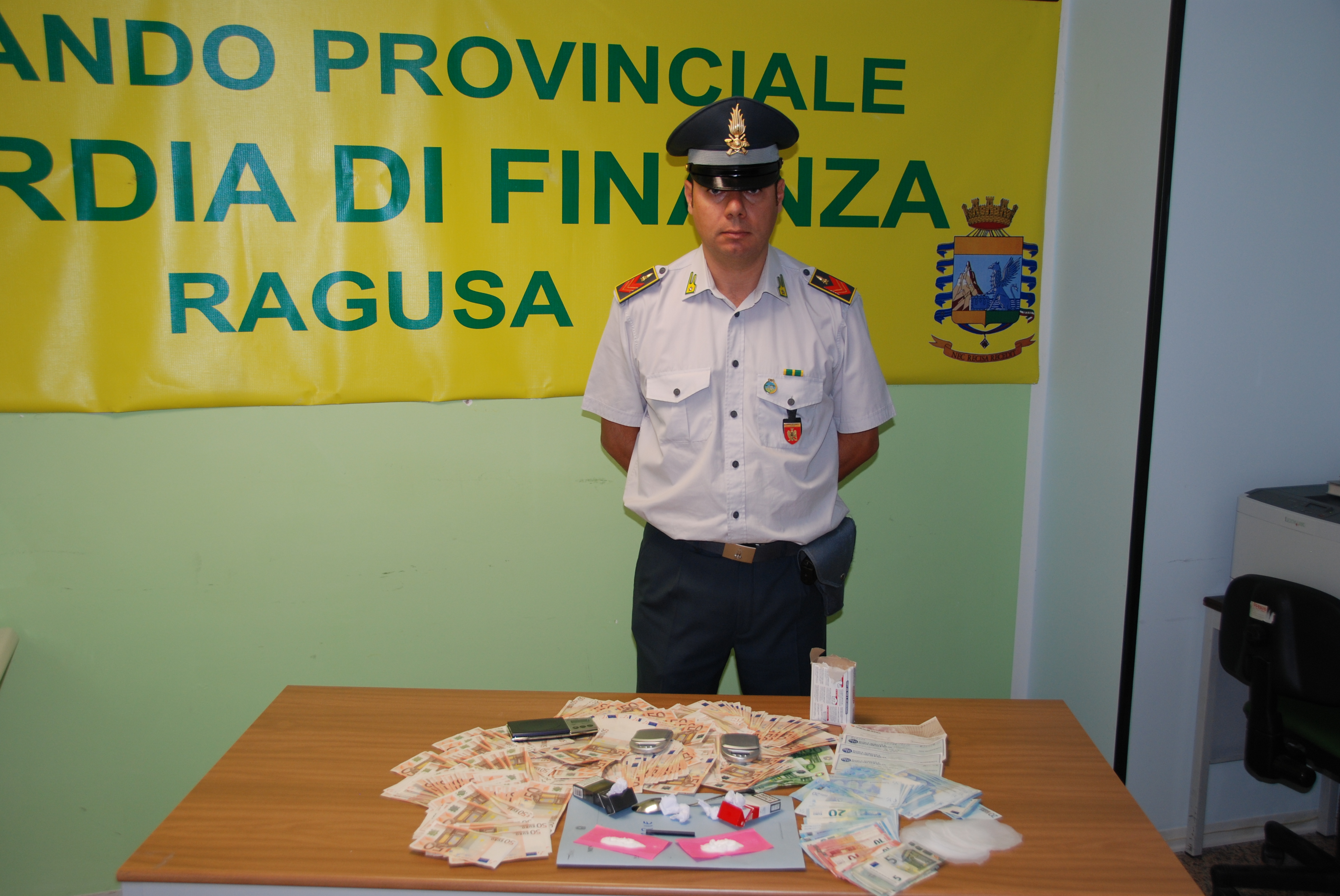 Lotta allo spaccio di sostanze stupefacenti. Arrestato dalla Guardia di Finanza di Ragusa un fornitore