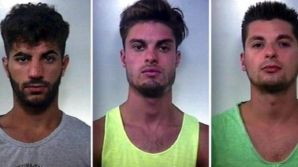 Agguato a tre minori egiziani, colpiti con la mazza da baseball: aggressori incastrati dal video