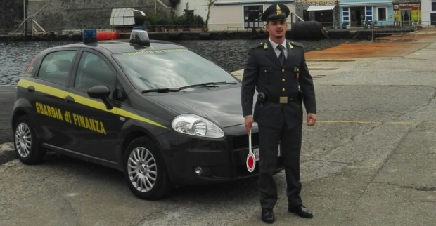 Sicilia, Isole Eolie: sequestrato un chilo di hashish trovato in spiaggia