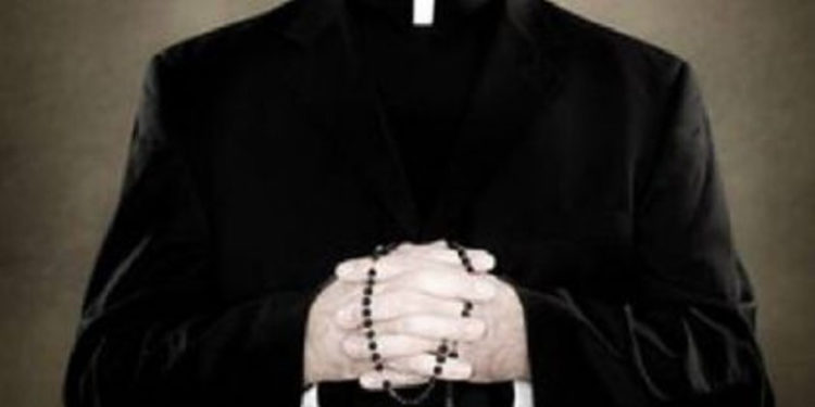 Siracusa. Prete avrebbe minacciato con un coltello un ragazzino per abusarne sessualmente