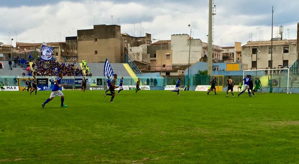 Siracusa Calcio, ancora uno scivolone per gli azzurri. Finisce 0-2 contro il Lecce