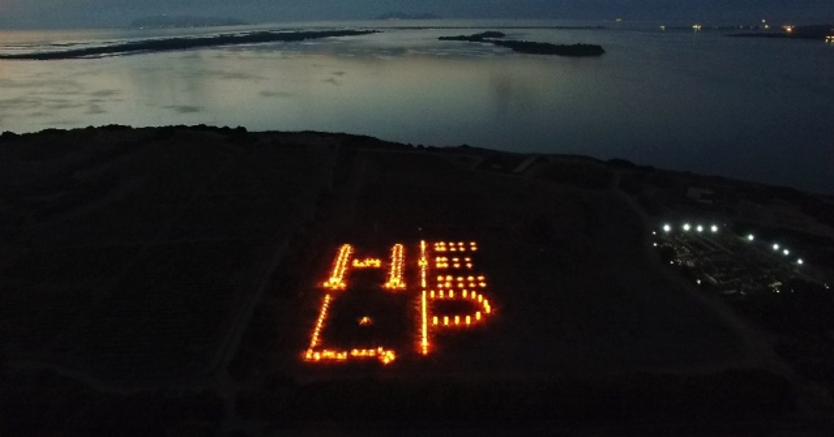 “HELP” l’installazione tra le montagne di sale a Mozia: aiutare il pianeta invaso dalla plastica