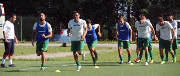 i-giocatori-gialloverdi-in-fase-di-sriscaldamento