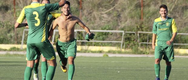 la-gioia-di-petrullo-dopo-la-sua-doppietta-personale-realizzata-ieri