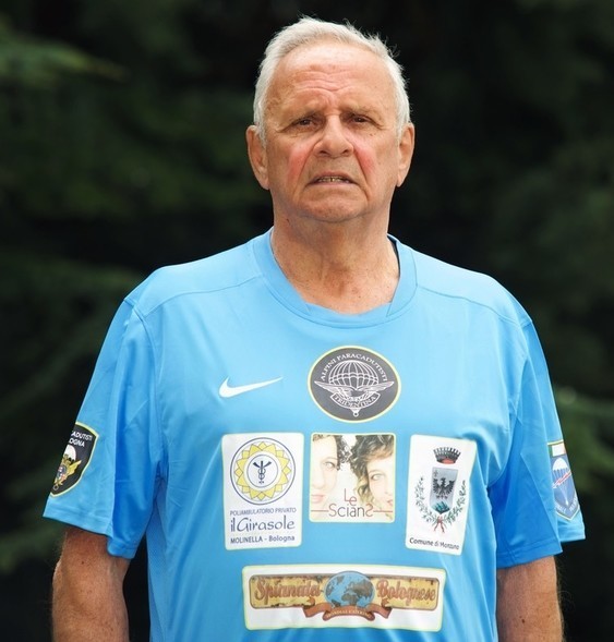 Aosta-Palermo, 6 mila chilometri a piedi: la corsa dell’82enne Alessandro Bellière passa anche da Augusta