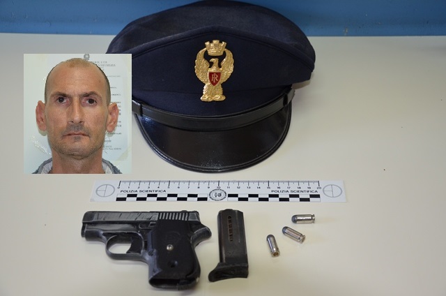 Pachino, sorpreso con arma illegale e giolielli in oro in casa: arrestato un 39enne dalla Polizia