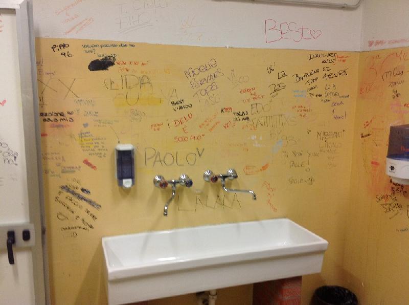 Siracusa. “Ti ammazzo”: minacce di morte sui muri di scuola