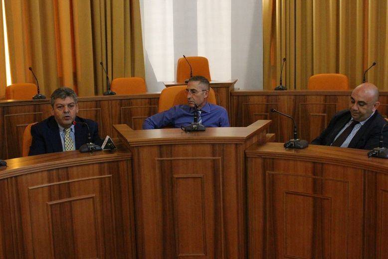 Ias e miasmi, conferenza congiunta di Rizza, Cannata e Garozzo: Regione e deputazione siracusana i grandi accusati