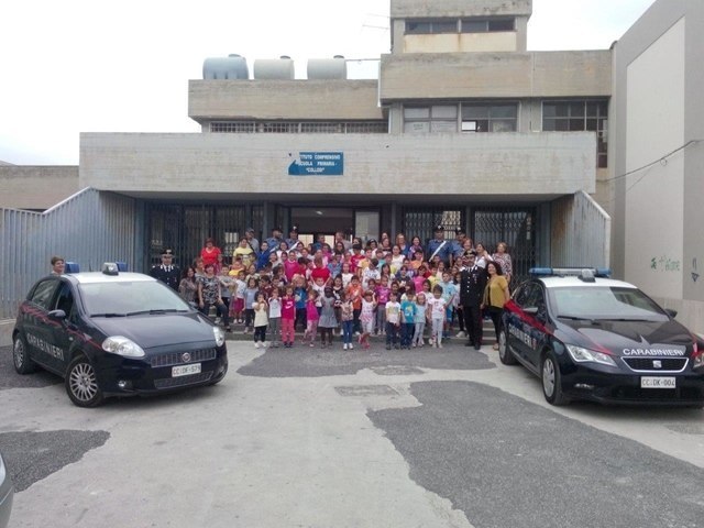 Avola, gli studenti della scuola elementare “Collodi” insieme con i Carabinieri per parlare di legalità