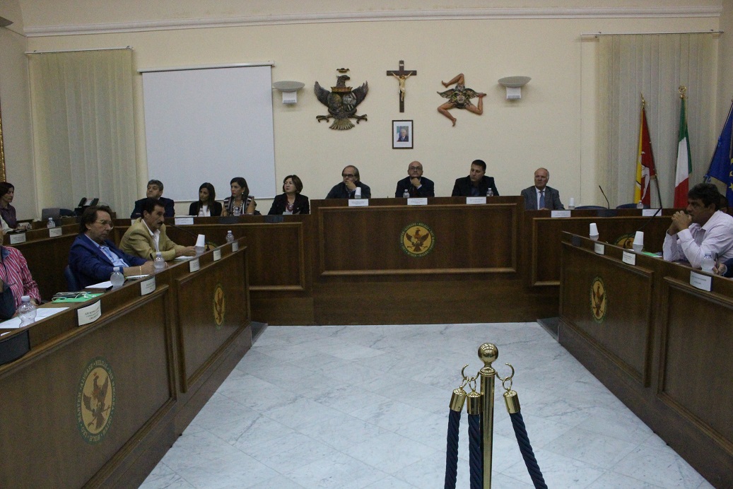 Melilli, centri di accoglienza: il Consiglio comunale si divide