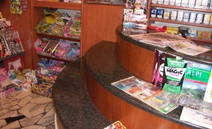 Siracusa, furto all’edicola in via Dell’Amalfitania in Ortigia, il rapinatore beccato dalle telecamere: denunciato