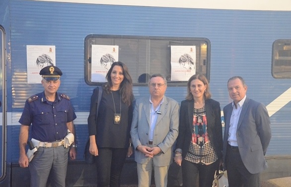 Siracusa, manifestazione per “Eligia e Giulia Ardita” presente il camper della Polizia “Questo non è amore”