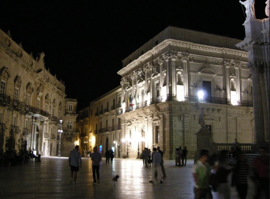 Siracusa, evade dai domiciliari, i Carabinieri lo sorprendono in un locale di Ortigia: arrestato