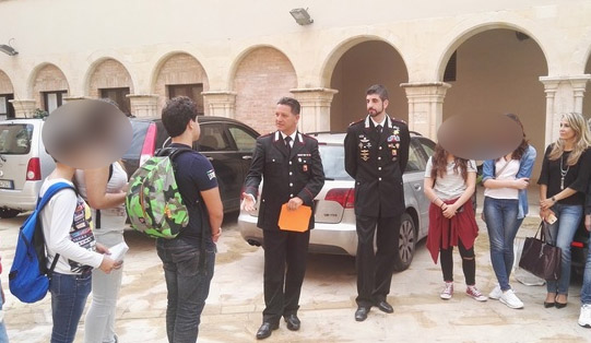 Siracusa, gli alunni del “Rizza” ricordano Peppino Impastato: intervista ai Carabinieri sulla legalità