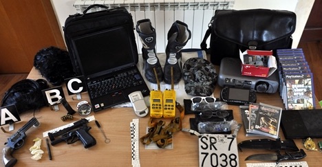 Villasmundo: armi e materiale rubato rinvenuti dalla Polizia all’interno di un edificio di proprietà di una ditta