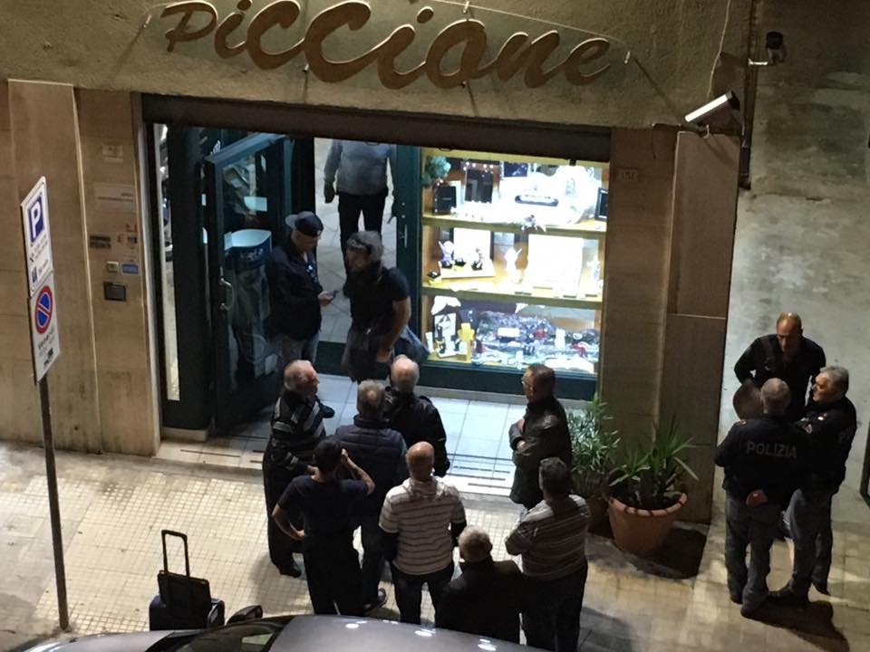 Siracusa: armati e a volto coperto rapinano la gioielleria Piccione di viale Zecchino