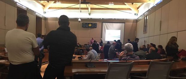 2-dimissioni-contestatori-sotto-palazzo-vermexio-siracusa-times