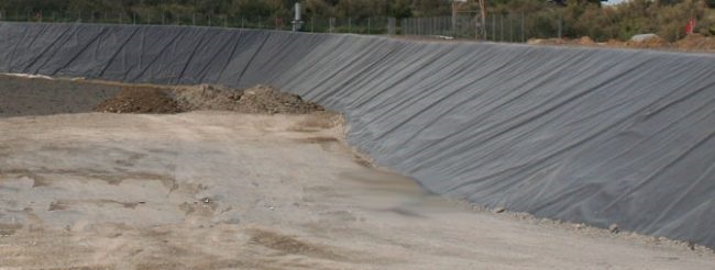 Augusta, la denuncia di Legambiente: “la discarica Cisma torna a smaltire il polverino d’altoforno dell’ILVA”