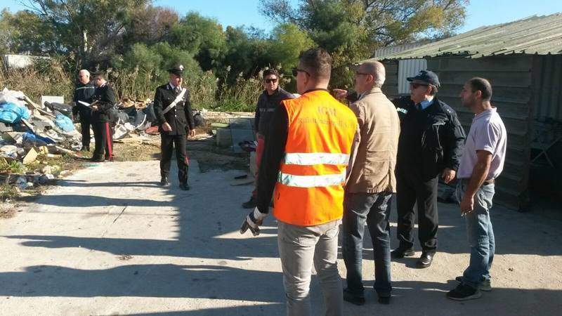 Siracusa, Degrado urbano: Carabinieri, Polizia Municipale e IGM effettuano sgombero di aree occupate da extracomunitari e senzatetto