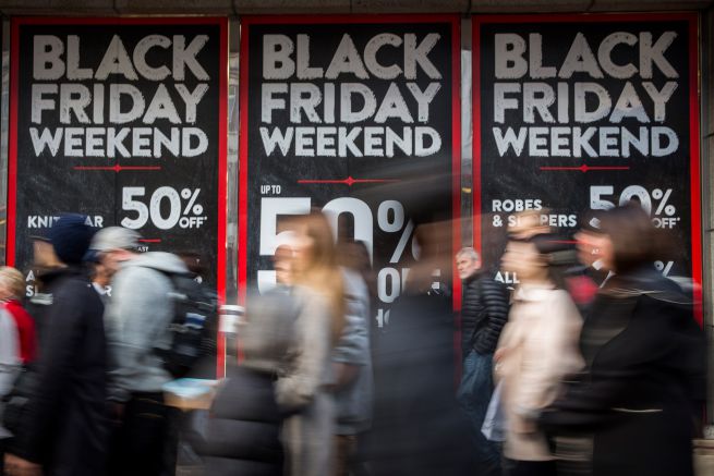 Arriva il “Black Friday” all’italiana: come e dove approfittare dei maxi sconti, evitando le truffe on line