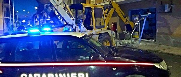escavatore-carabinieri-postamat-villasmundo-siracusa-times
