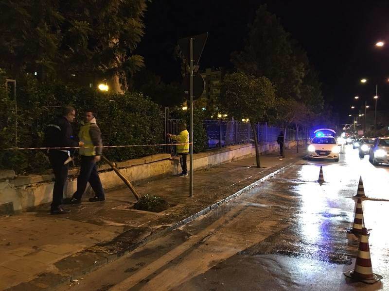 Siracusa, incidente stradale: auto si schianta contro il muro dell’ospedale Umberto I