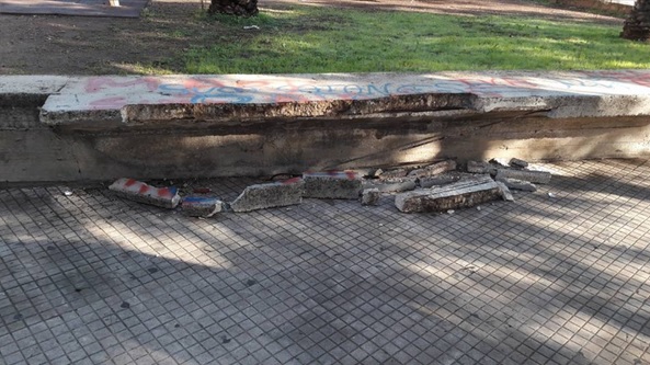 Siracusa. Si sgretola la piazzetta in Viale Tica, la segnalazione del consigliere di circoscrizione Cavarra