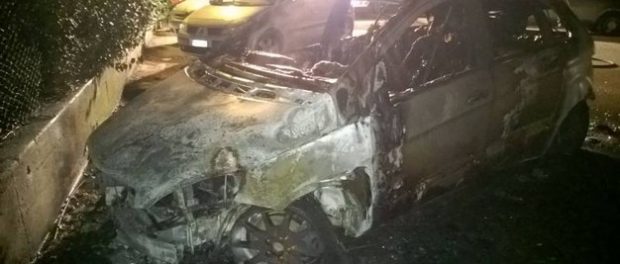 classe-a-mercdes-in-fiamme-siracusatimes