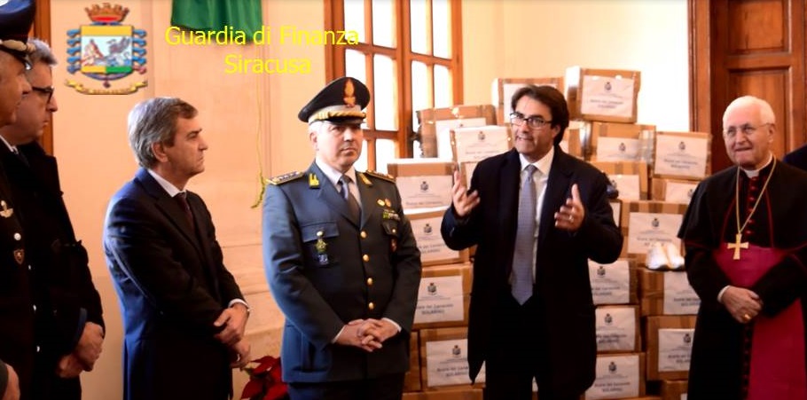 Siracusa, la Guardia di Finanza dona la merce sequestrata in segno di solidarietà