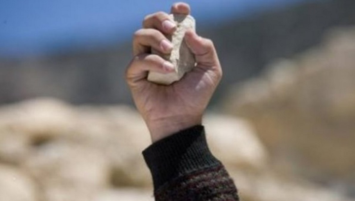 Siracusa, minaccia di morte i passanti con una pietra in mano: arrestato dai Carabinieri