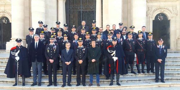 Siracusa, scambio augurale tra Prefetto e Carabinieri in piazza Duomo