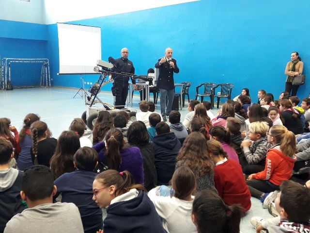 Siracusa. “Botti di fine anno più sicuri”, la Polizia incontra i ragazzi delle scuole medie