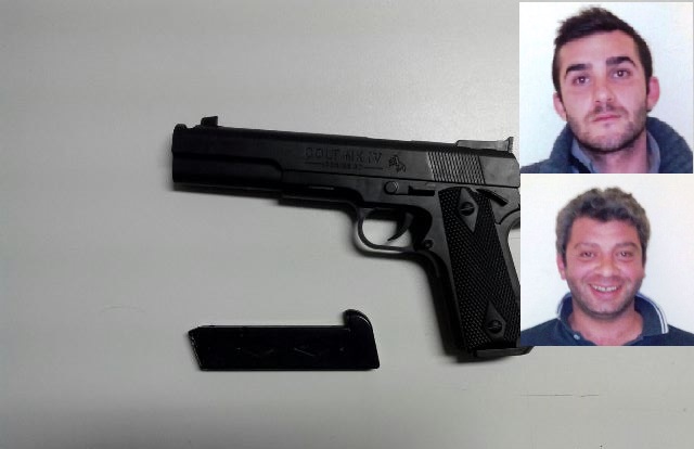 Siracusa, tentata rapina in via Damone con pistola giocattolo: arrestati dalla Polizia