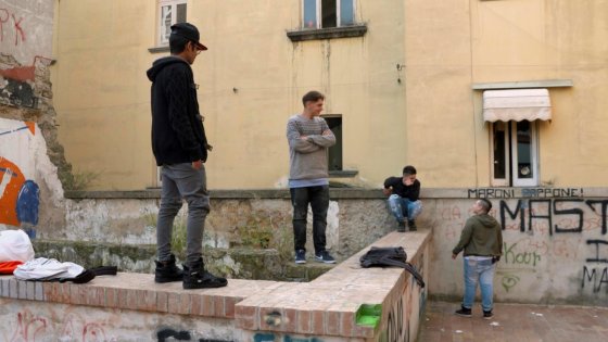 “Robinù”: la vita vera dei baby boss della Camorra. Il giornalista-regista Michele Santoro li racconta in un documentario
