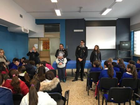Rosolini, i Carabinieri consegnano il calendario “Fantasy” agli alunni delle scuole elementari