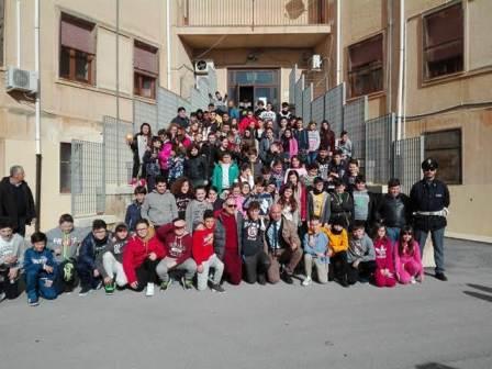 Noto. La cultura del rispetto: la Polizia incontra gli studenti del plesso “F. Maiore”