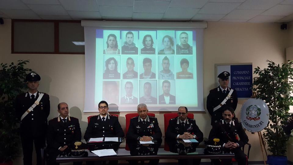 Droga. Operazione “Notte Bianca”, smantella fiorente rete di spaccio ad Avola: 14 arresti – VIDEO