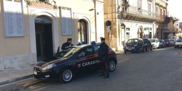 Rosolini, furti notturni in due sedi del Comune. Indagano i Carabinieri
