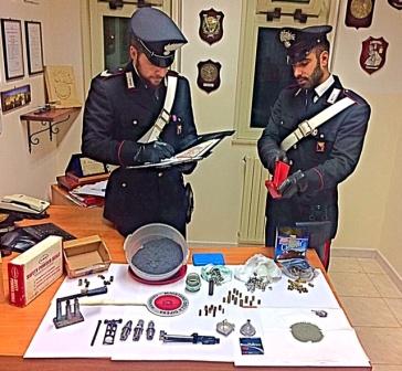 Carlentini: ritrovato in un casolare materiale per il confezionamento di munizioni. Sequestrato dai Carabinieri