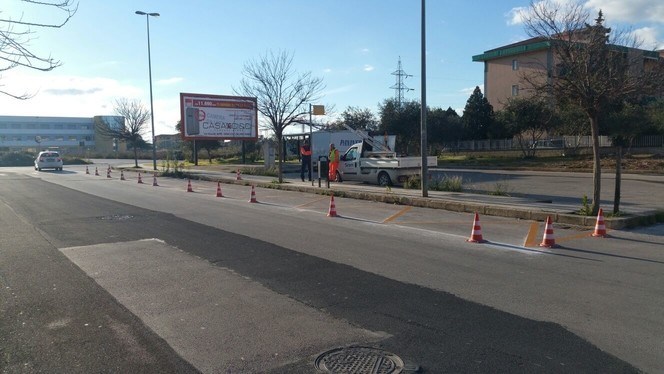 Siracusa, pendolari abbandonati sotto la pioggia in via Randone: il Comune da l’ok per pensilina e segnaletica orizzontale