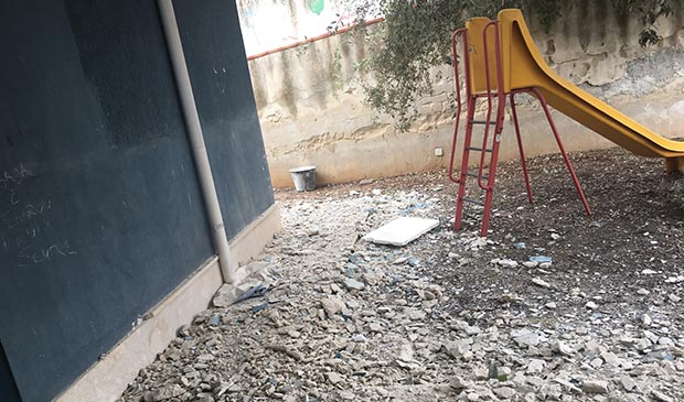 Solarino, sopralluogo di Marzana (M5S) nelle scuole: “manutenzione da bollettino di guerra”