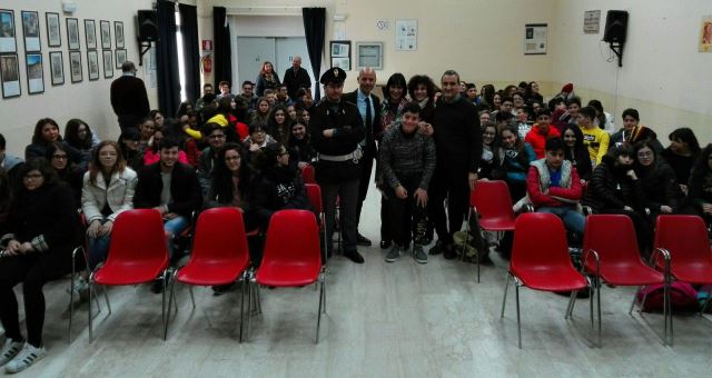 Noto, Polizia incontra studenti per il progetto”Legalmente Giovani. Disagio Giovanile, Bullismo, cyber bullismo, violenza negli stadi: cambiare si deve”