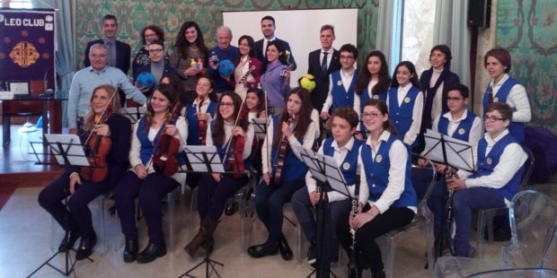 Siracusa, Scuola-Territorio binomio possibile: il Leo Club dona materiale sportivo e artistico all’Istituto G. Verga