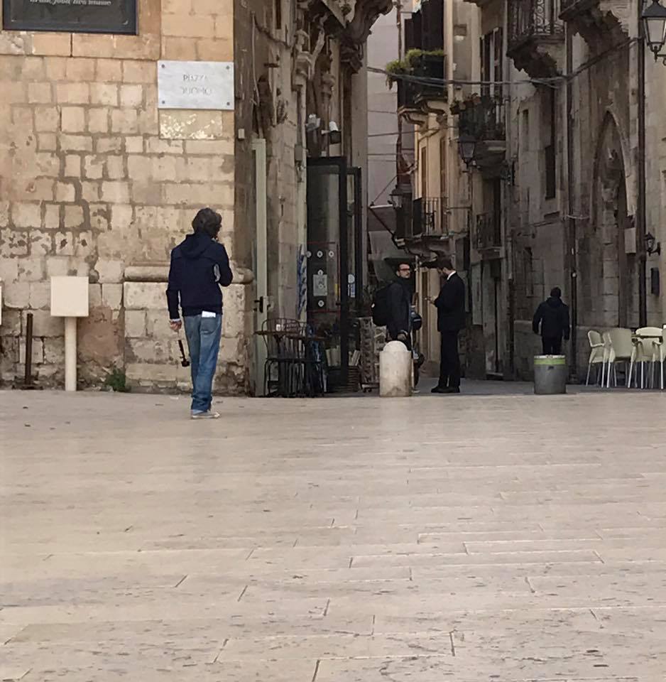 Siracusa è il Comune più “intervistato” d’Italia: dopo Striscia La Notizia tornano Le Iene: avvistato l’inviato Pecoraro