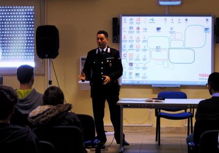 Siracusa. “Chi non denuncia è complice”: i Carabinieri incontrano gli studenti del Liceo Gargallo